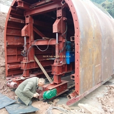 江西引水洞臺車施工現(xiàn)場